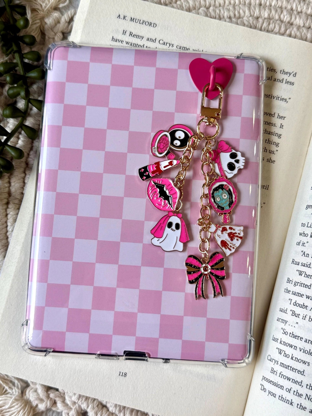 e-Reader/Phone Charm